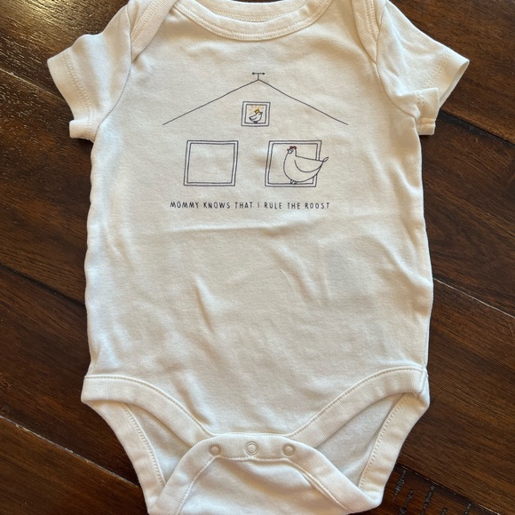 Baby GAP Cute Chicken Themed Baby Onesies Set in Cream - Picture 3 of 7